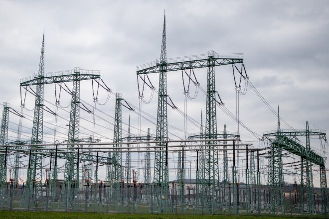 Trafostanice a stožáry vysokého napětí na Frýdeckomístecku