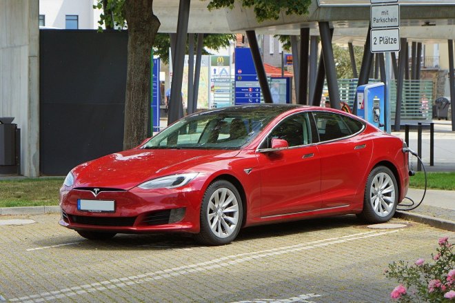 Tesla prodala v září 56 006 vozů vyrobených v Číně, nejvíce od zahájení výroby v Šanghaji zhruba před dvěma lety a o 27 procent více než v srpnu.