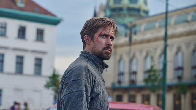 Ryan Gosling ve snímku The Gray Man, který Netflix natočil v Praze