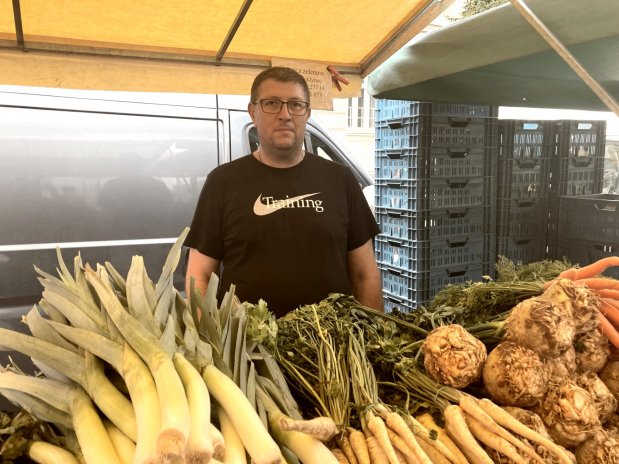 Jiří Blažek prodává zeleninu z farmy