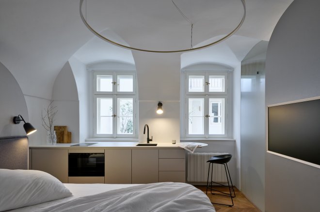 Mikrobyt v historickém centru Prahy