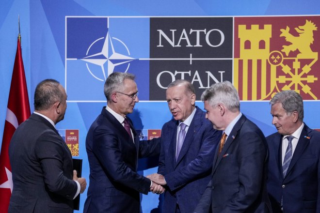 Summit NATO, na kterém se Turecko domluvilo na podmínkách vstupu Finska a Švédska do aliance.
