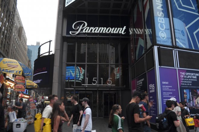 Odejde Netflix s prázdnou? Do bitvy o Warner Bros. se vložil Paramount, nabízí 2,3 bilionu