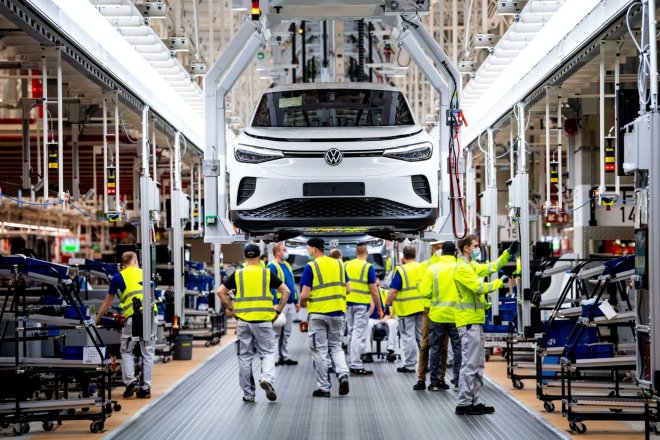 Na dividendy bylo, na lidi ne? Odbory chtějí po Volkswagenu přidat