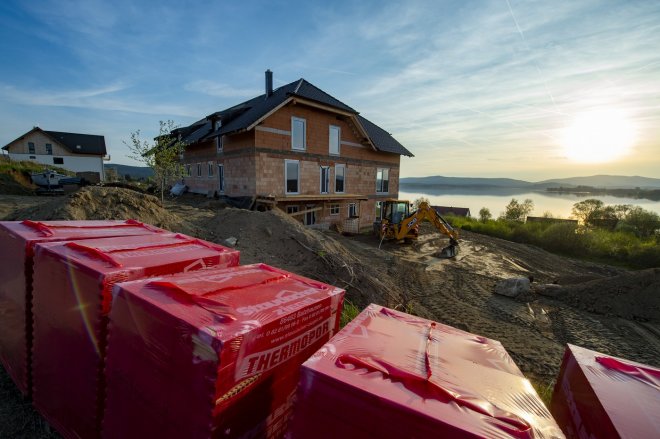 Tuhý boj o Lipno. Developeři chystají desítky projektů, místní se bouří