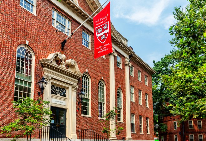 Trumpova administrativa pozastavila financování Harvardovy univerzity