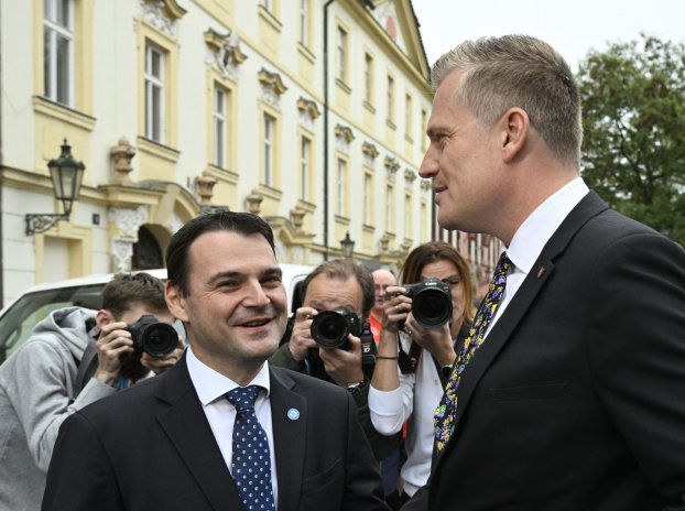 Zprava europoslanec Filip Turek a předseda strany Petr Macinka