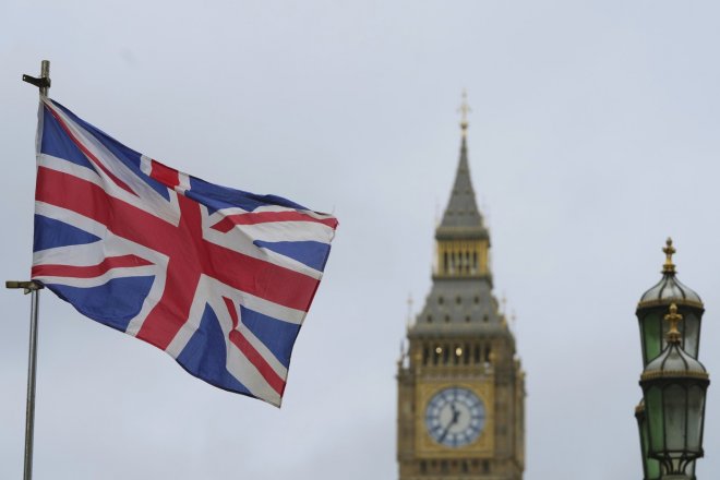 Britská ekonomika šlape líp, než se čekalo. V boji s drahotou ale prohrává