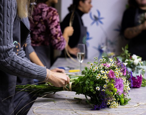 Floristky v květinářství Kytky od Pepy