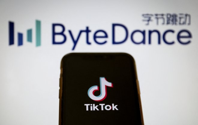 Evropský parlament zakáže svým zaměstnancům používat na služebních telefonech čínskou sociální síť TikTok.