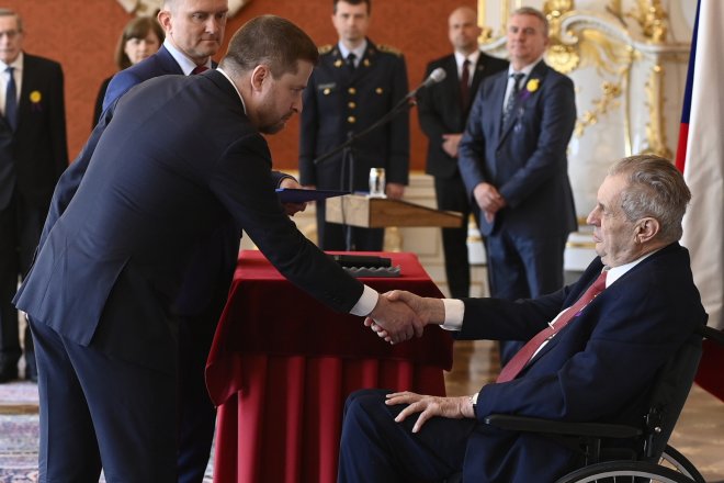 Preziden Miloš Zeman jmenuje Aleše Michla guvernérem České národní banky