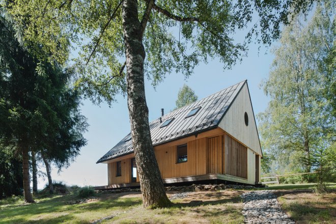 Chatu na Lipně navrhlo studio Les Archinautes.