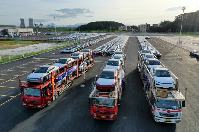 Čínská automobilka Xpeng chystá vstup na hongkongskou burzu.