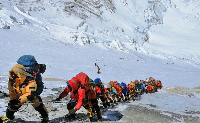 Everest zažil rekordní nápor horolezců