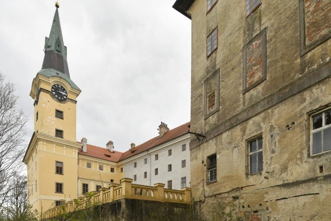 Zámek z Černých baronů mění majitele. Koupí ho místní dřevařská firma