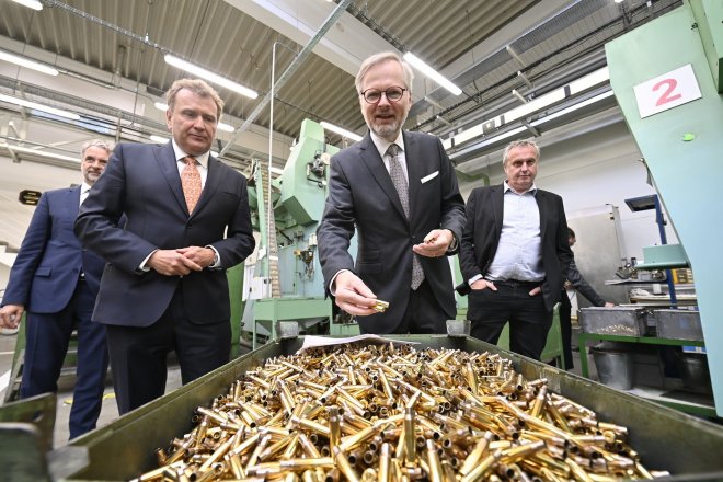 Premiér Petr Fiala na návštěvě v továrně Sellier & Bellot