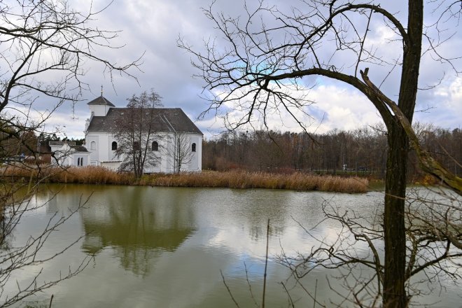 Šikmý kostel svatého Petra z Alkantary