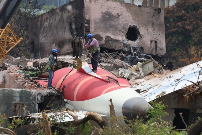 Před pádem letadla Air India byl vypnutý přívod paliva, vyplývá z vyšetřování