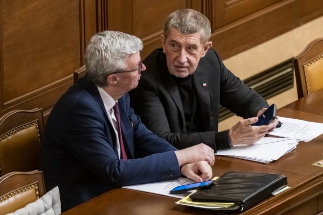 Zleva ministr průmyslu a obchodu Karel Havlíček (ANO) a premiér Andrej Babiš (ANO)