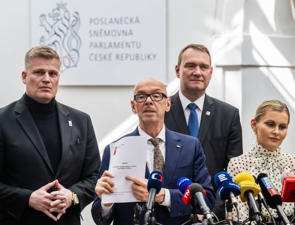 Koncesionářské poplatky mají skončit, plán ale drhne. Financím vadí nejasné financování