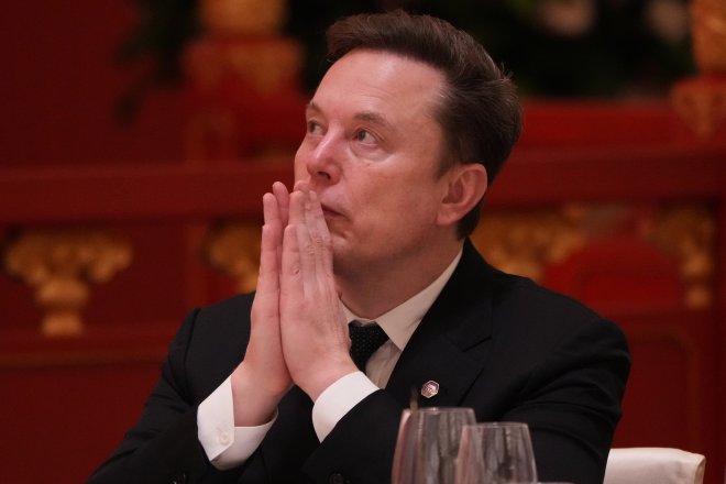 Musk chtěl trumfnout Nolana. A teď sklízí posměch