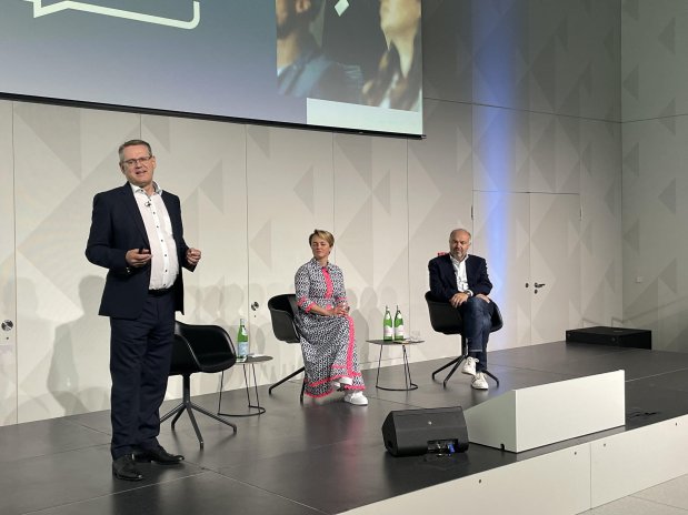 Peter Goldschmidt, generální ředitel firmy Stada (vlevo)
