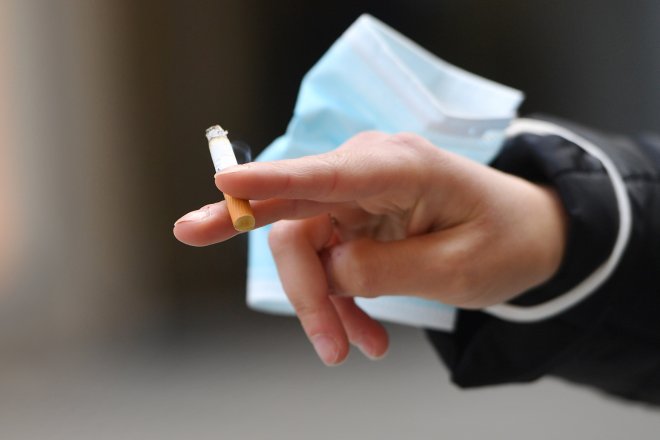 Úklid odhozených cigaretových nedopalků ve Španělsku zaplatí tabákové firmy
