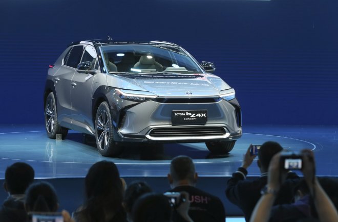 Toyota bude v Kolíně vyrábět auta na baterky. S podporou státu