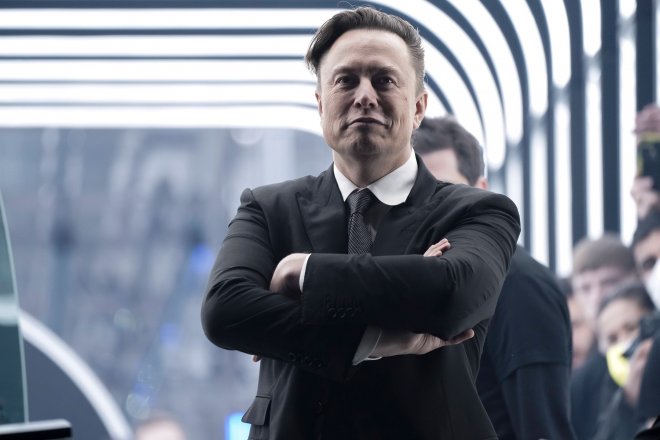 Akciím Tesly se dařilo, Musk je znovu nejbohatší na světě