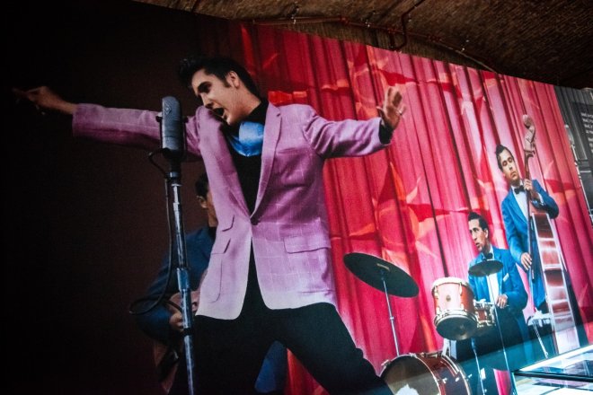 Elvis žije 49 let po smrti. Miliardáři budou taky