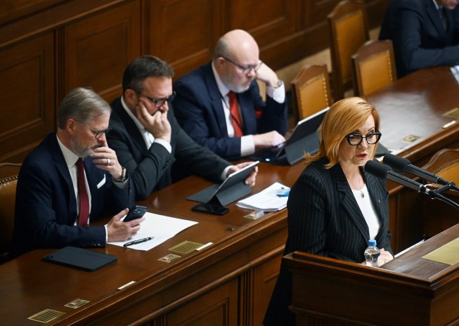Sněmovna hlasy nové vládní koalice vrátila vládě rozpočet k přepracování