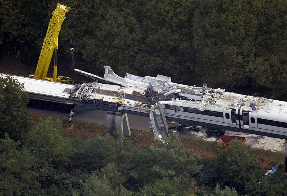 V Německu se dlouhodobě magnetická dráha testovala v oblasti Emsland v Dolním Sasku. Na tamní více než třicetikilometrové trati se v září roku 2006 odehrálo dosud největší neštěstí na magnetické dráze, když pokusný vlak narazil do železničního vozidla. Nehoda si vyžádala 23 mrtvých. Zkušební středisko je nyní uzavřené.