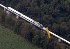 V Německu se dlouhodobě magnetická dráha testovala v oblasti Emsland v Dolním Sasku. Na tamní více než třicetikilometrové trati se v září roku 2006 odehrálo dosud největší neštěstí na magnetické dráze, když pokusný vlak narazil do železničního vozidla. Nehoda si vyžádala 23 mrtvých. Zkušební středisko je nyní uzavřené.