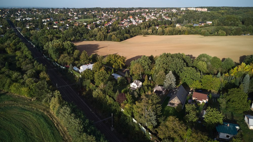 Nový územní plán v celé lokalitě počítá s výstavbou rodinných domů, chaty zde tedy postupně mizí. 