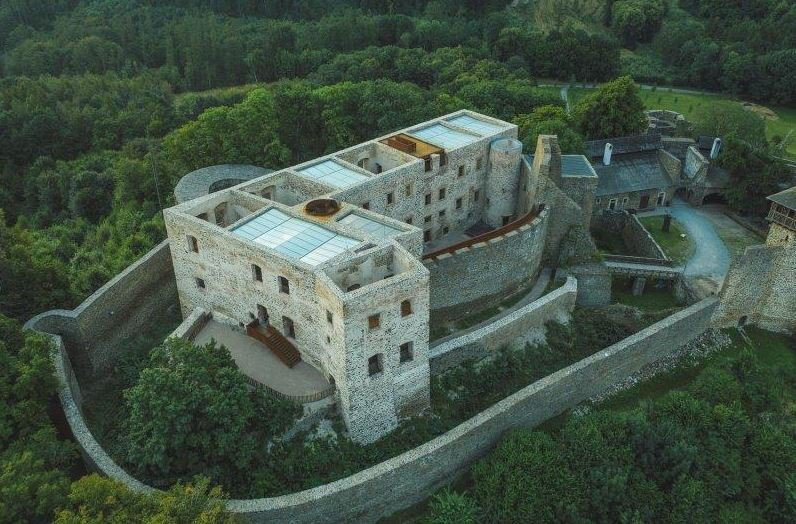Muzeum Komenského v Přerově - záchrana a zpřístupnění paláce na hradě Helfštýn (Miroslav Pospíšil, spoluautor Martin Karlík)