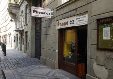 V pražské Opatovické ulici sídlí nejen recordshop, ale i známé bary a restaurace
