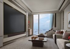 Chairman Suite. Jde o největší apartmán v hotelu Marina Bay Sands. Cena za jednu noc vyjde na necelých 400 tisíc korun