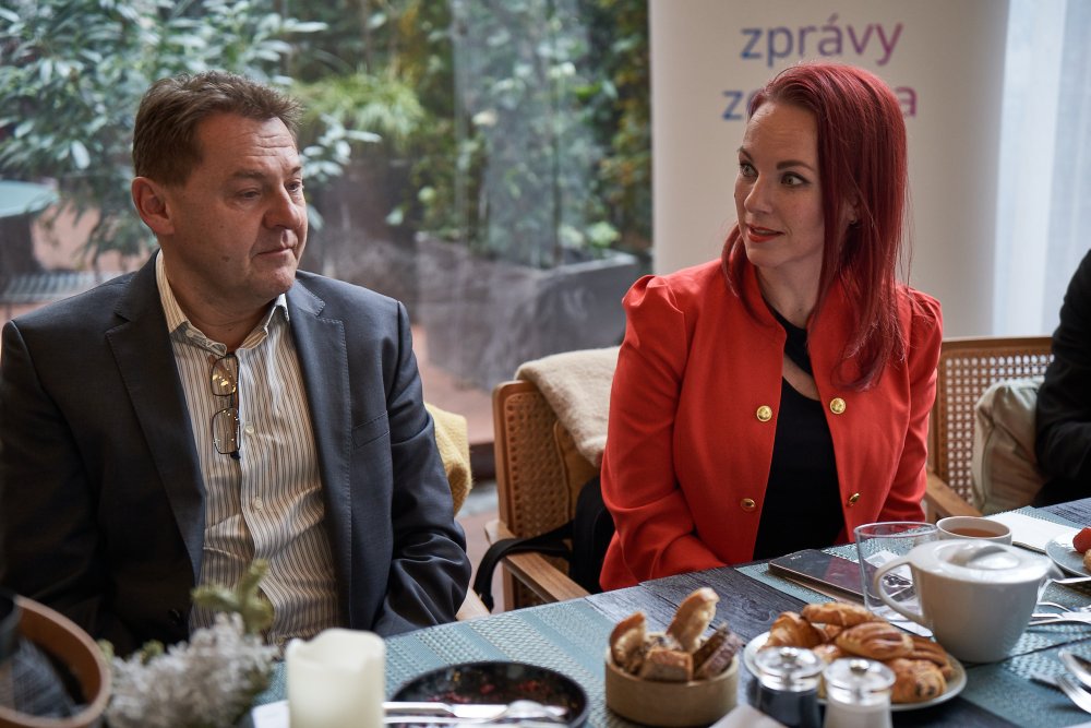Jiří Pácal, ředitel společnosti Central Europe Holding a člen správní rady Asociace pro rozvoj trhu nemovitostí, (na snímku vlevo) přinesl pohled na nájemní bydlení.