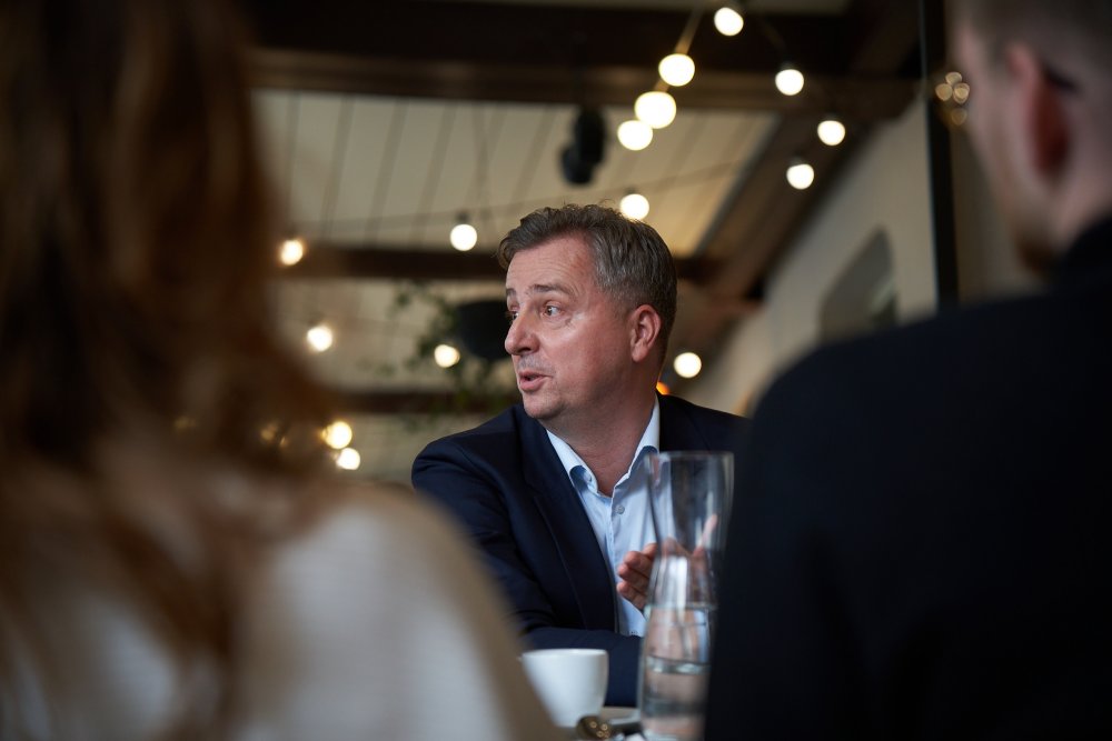 Roman Latuske ze ZDR Investments, která investuje především do regionálních maloobchodních parků, uvedl, že jeho odvětví se loni dařilo. Korunové sazby se jej moc nedotkly.