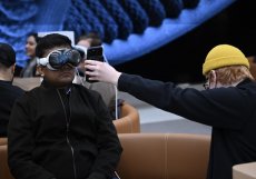 Revoluční brýle s virtuální realitou Apple Vision Pro jsou hitem u zákazníků i na sociálních sítích