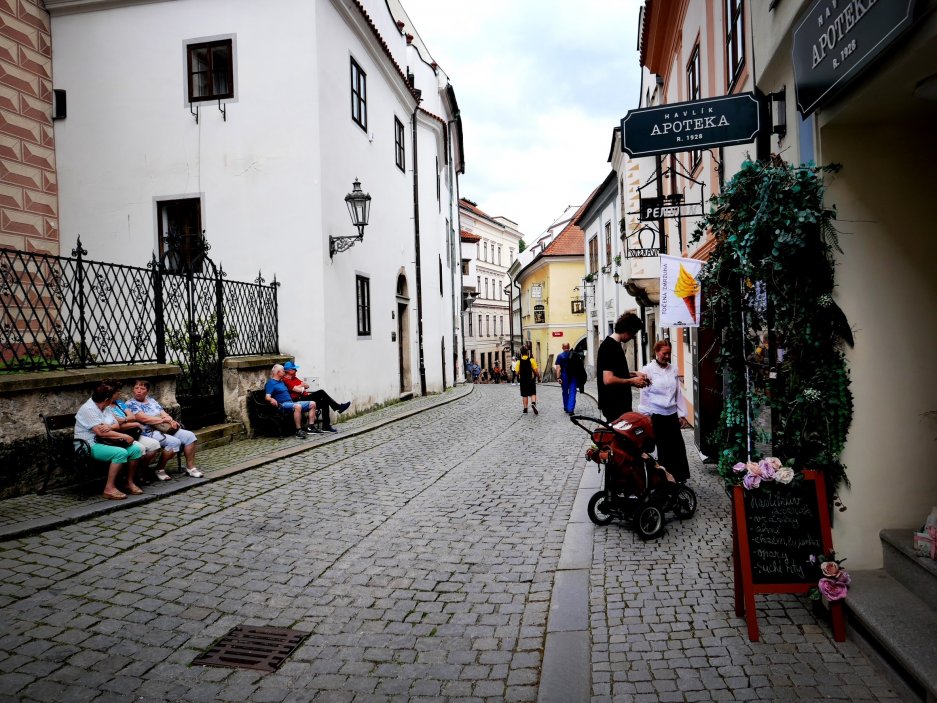 Český Krumlov čeká na příval turistů. Zatím jezdí hlavně tuzemští cestovatelé a zejména o slunečných víkendech.