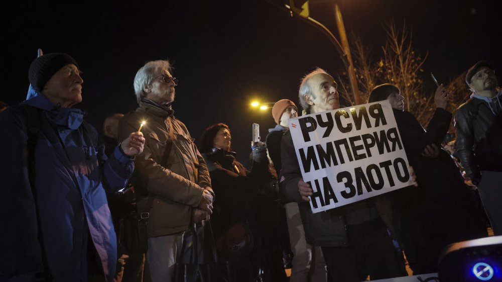 Pietní akce za zemřelého ruského opozičního politika Alexeje Navalného. Jen v Rusku na nich byly zatčeny stovky lidí