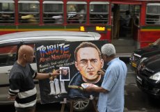 Pietní akce za zemřelého ruského opozičního politika Alexeje Navalného. Jen v Rusku na nich byly zatčeny stovky lidí