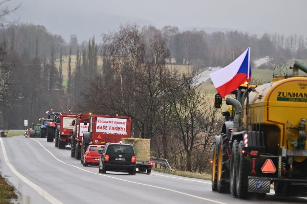 Na protest proti politice EU dnes v ČR vyjelo asi 3000 kusů zemědělské techniky