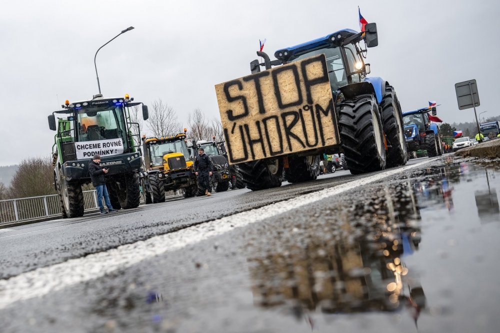 Na protest proti politice EU dnes v ČR vyjelo asi 3000 kusů zemědělské techniky