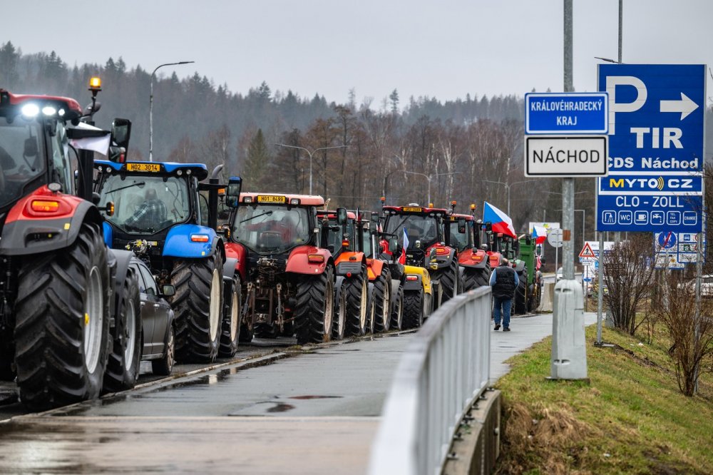 Na protest proti politice EU dnes v ČR vyjelo asi 3000 kusů zemědělské techniky