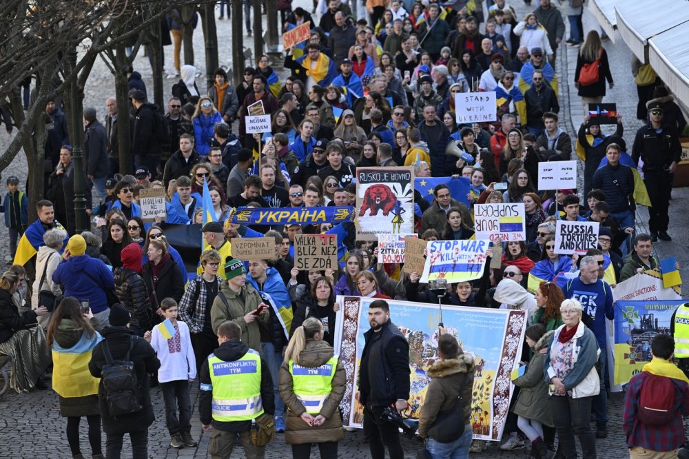 Podporu Ukrajině proti ruské agresi přišly v Česku vyjádřit tisícovky lidí