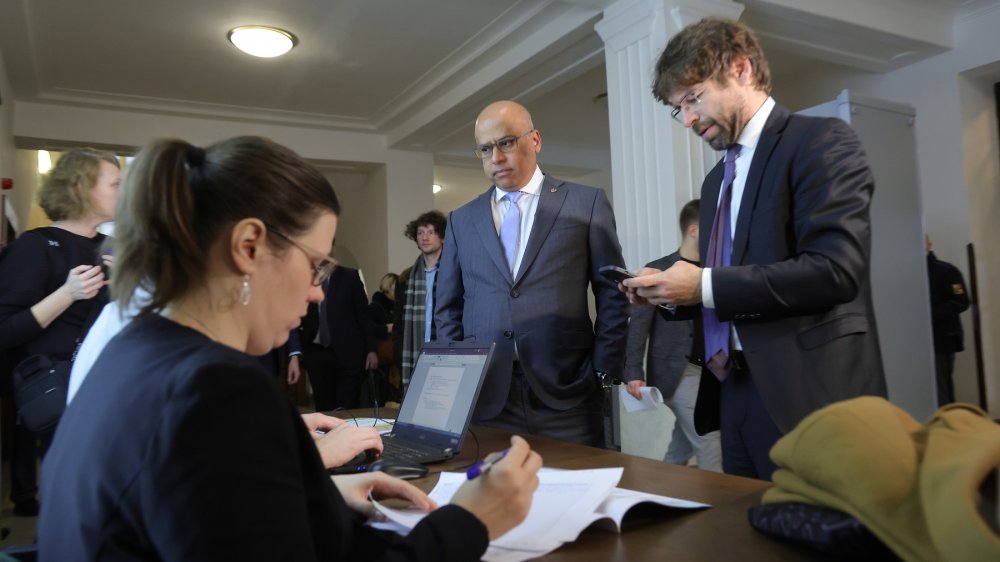 Soud projednává budoucnost Liberty. Dorazil i majitel huti Gupta