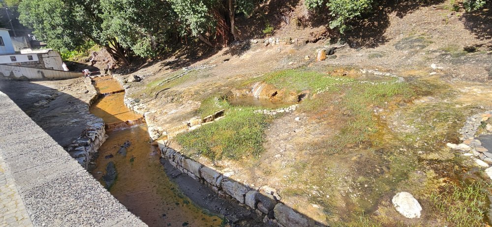 Minerální prameny v oblasti Vale das Furnas dokonce tečou i po povrchu jako malá říčka. 