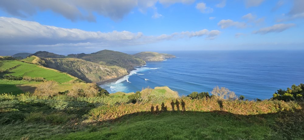 Oceán a okouzlující pobřeží ostrova Sao Miguel, Azory